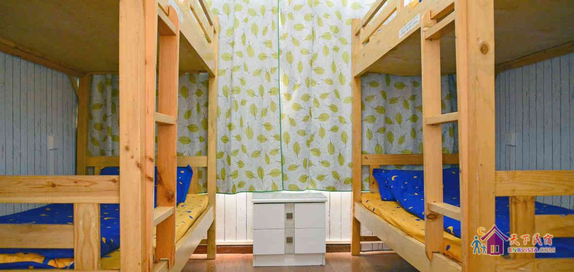 斜晖脉江景女生四人间