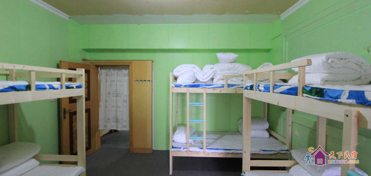 豪华女生八人间(床位)