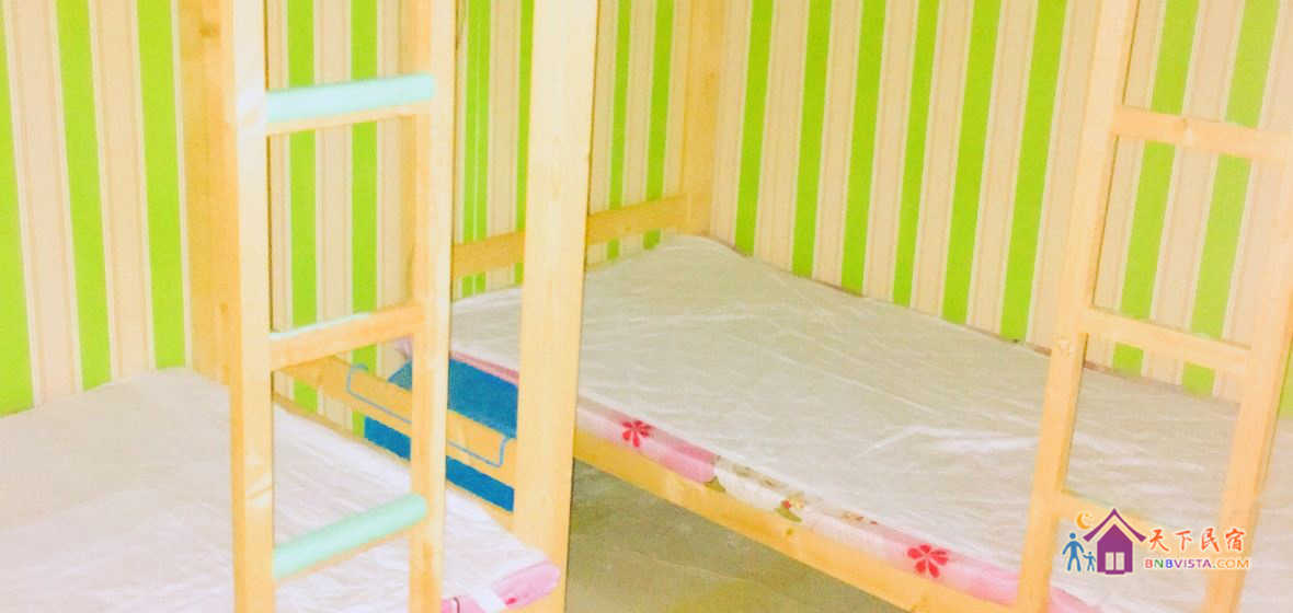 温馨男生四人床位房