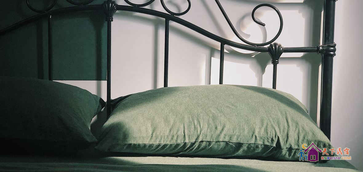 麓鸟北欧大床房(公共卫浴)