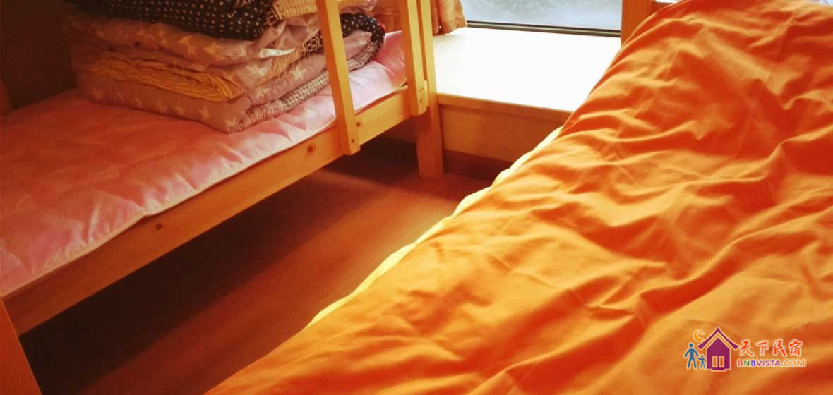 女生四人床位间