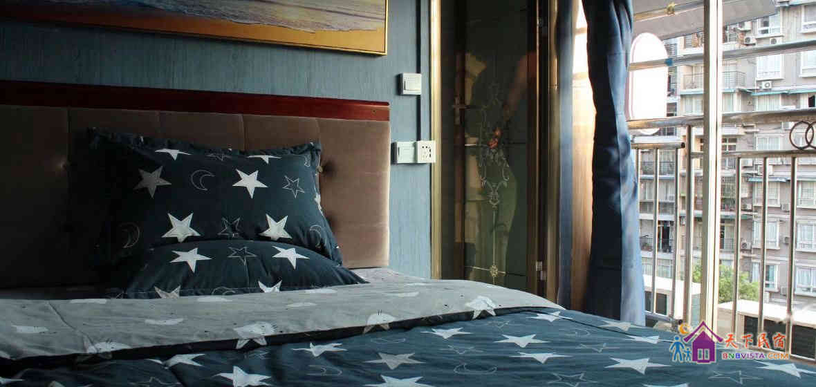 美式地中海观山大床房