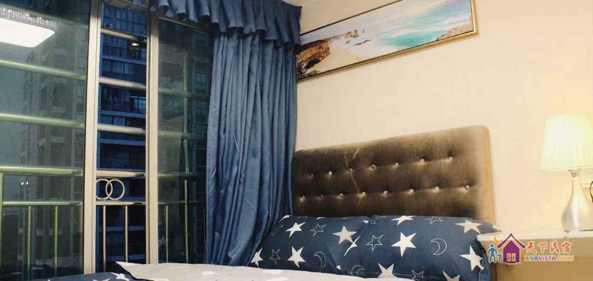 阁楼独享夜景温馨私密大床房(公共卫浴)