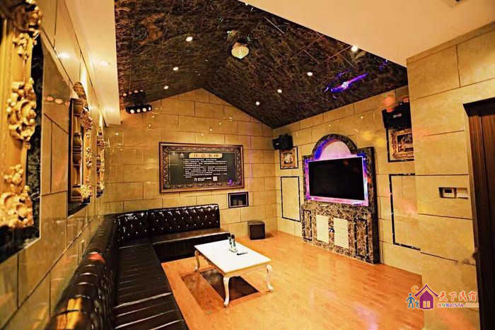 喜气洋洋轰趴别墅