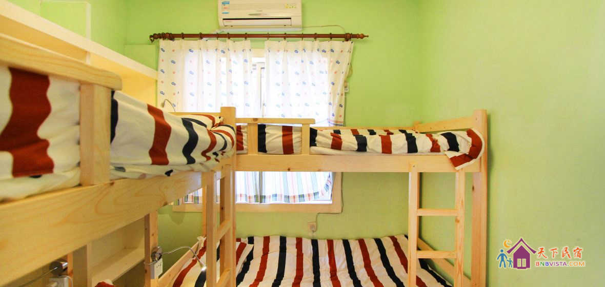 安暖相陪男生四人床位间