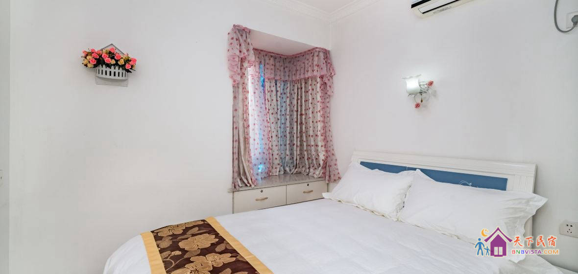 浪漫大床房(公共卫浴)