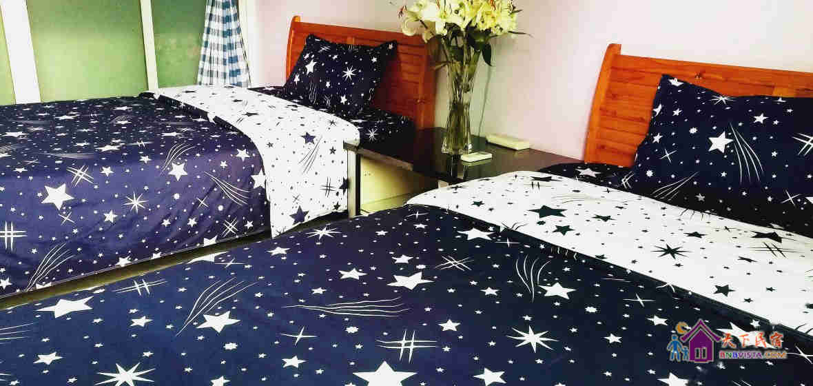 人在路上女生标准间(公共卫浴)