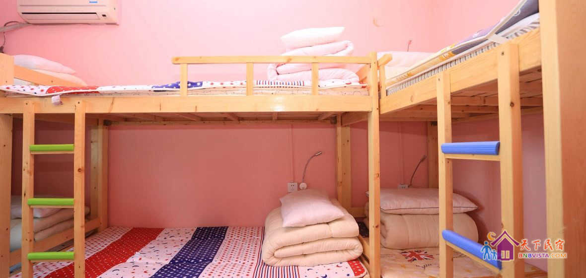 粉红回忆观景女生8人间(床位房)(公共卫浴)