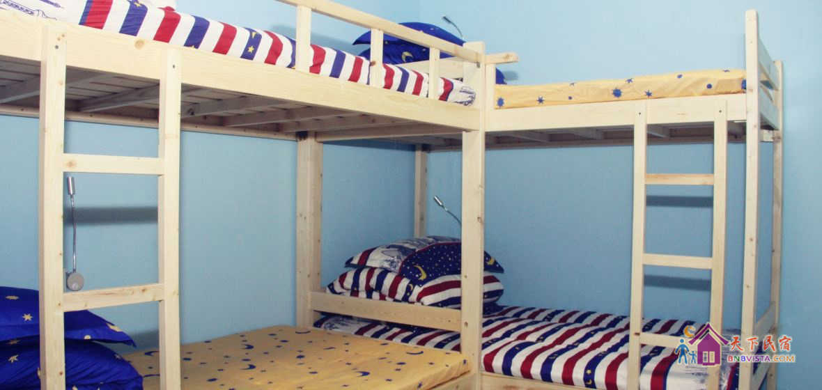 碧海蓝天观景男生6人间(床位房)(公共卫浴)