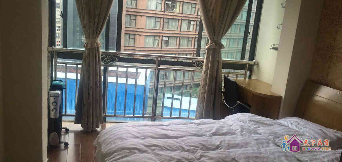 梦中巴黎单人大床房