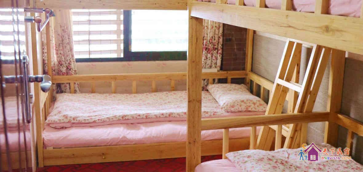 男生观景四人间(床位)