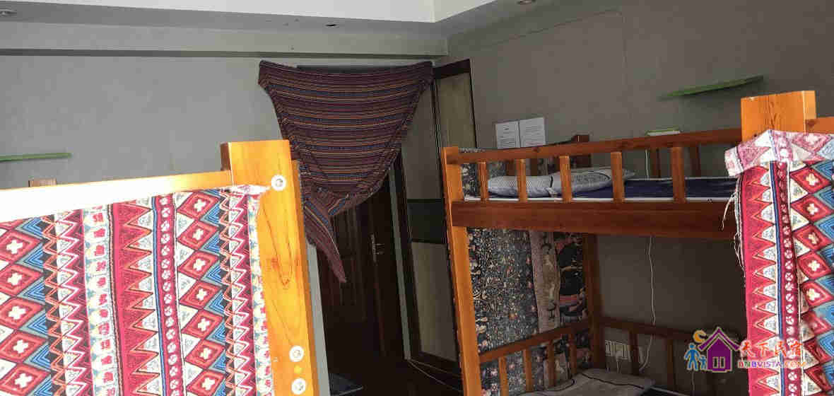 洪崖洞唯美江景女生八人间