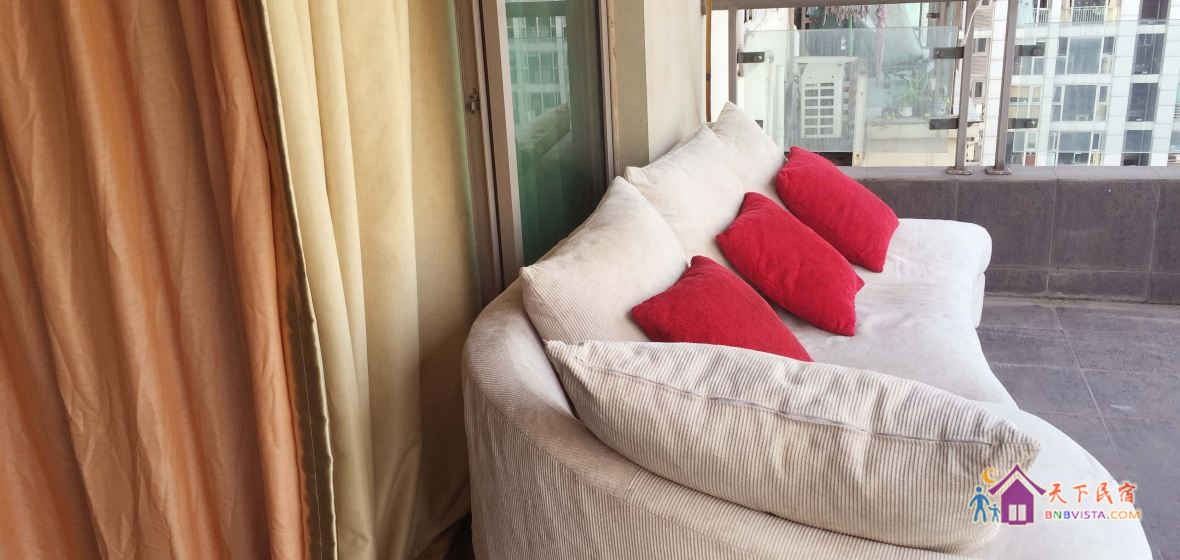 男生四人床位间