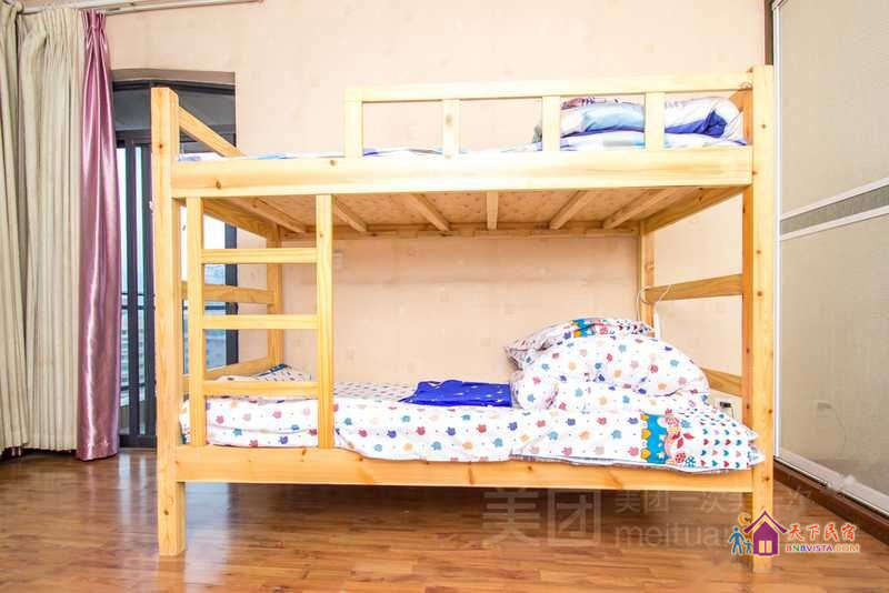 男女混合六人床位房