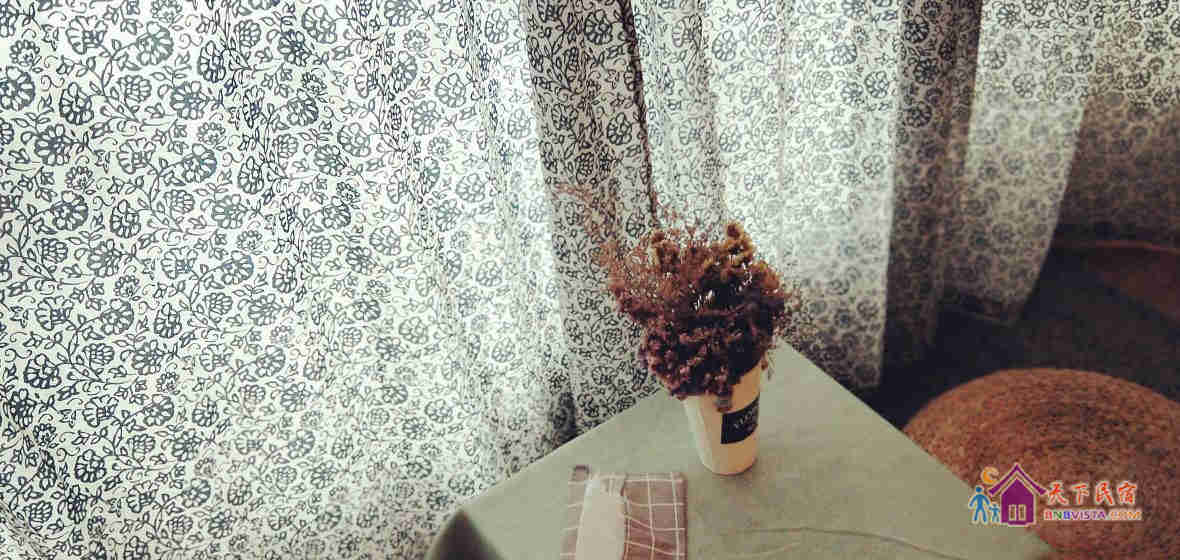 夜景男生六人房