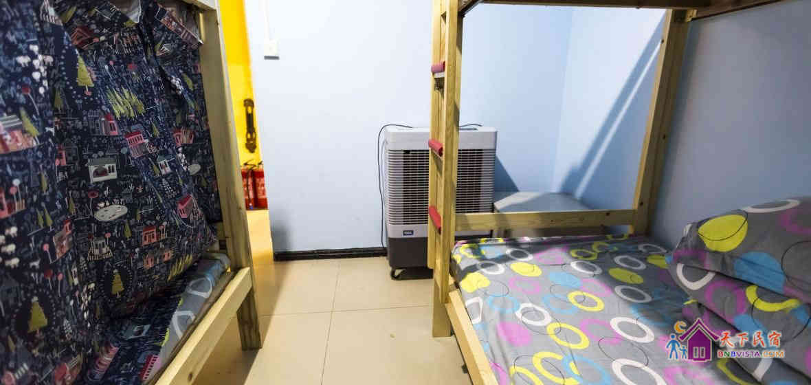 男生四人床位房