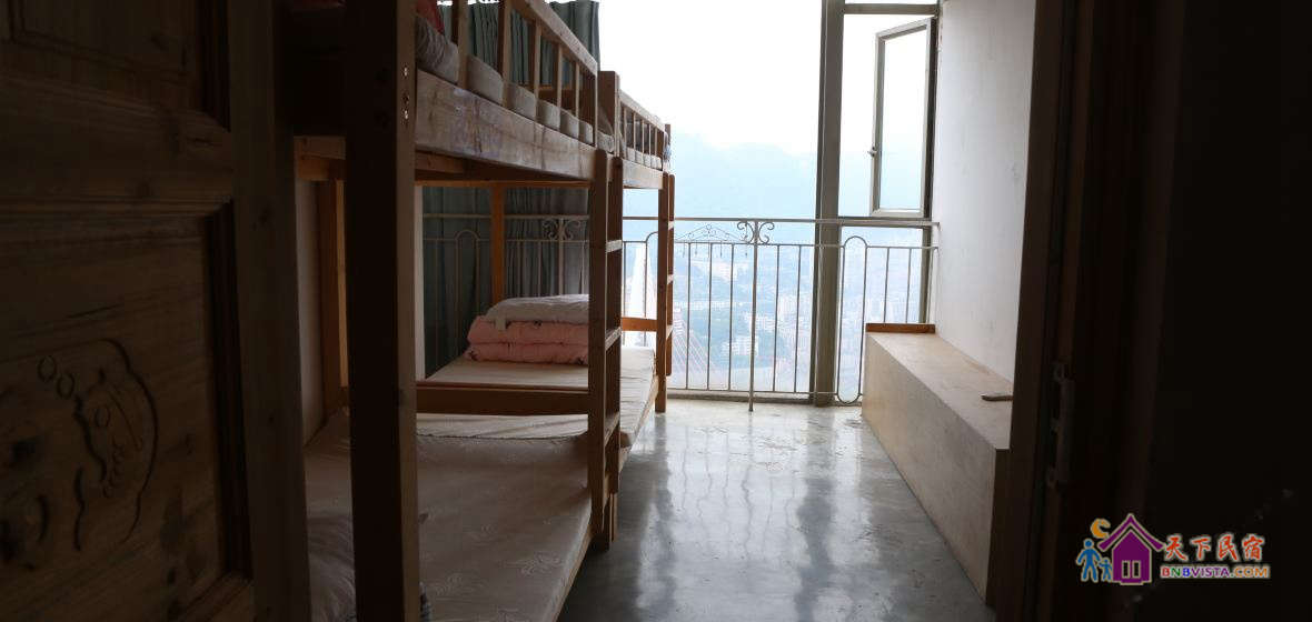 雷诺女生四人房(床位)