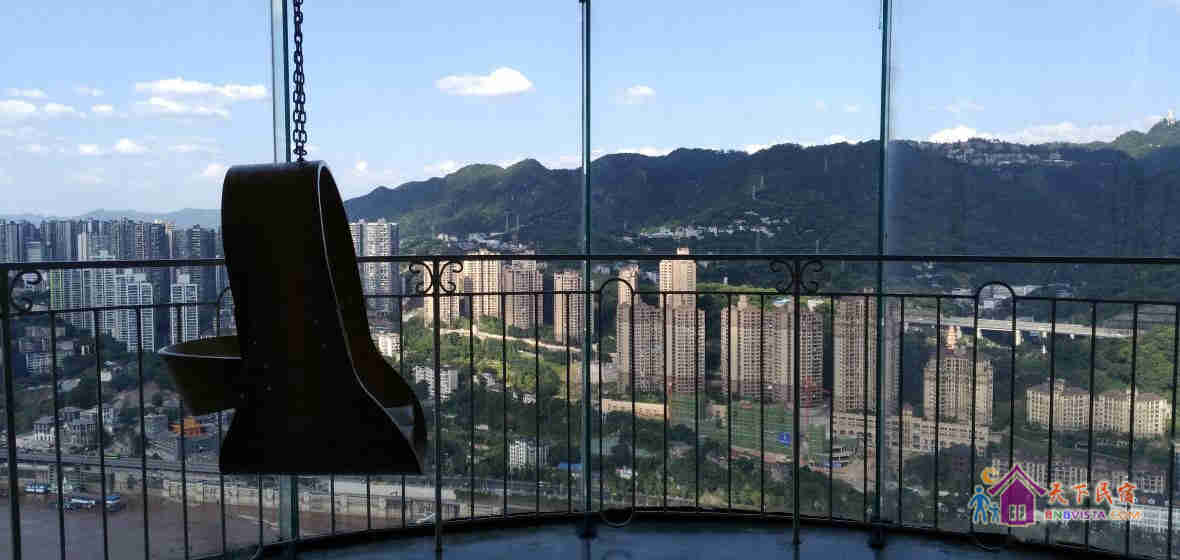 里诺全落地窗顶楼180度江景大床房