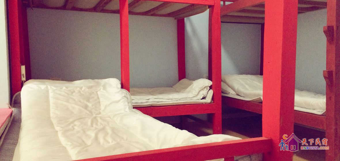 女生6人床位间