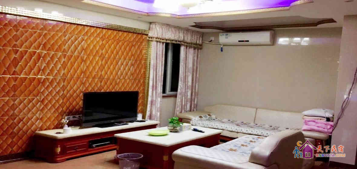 体育课温馨四居室