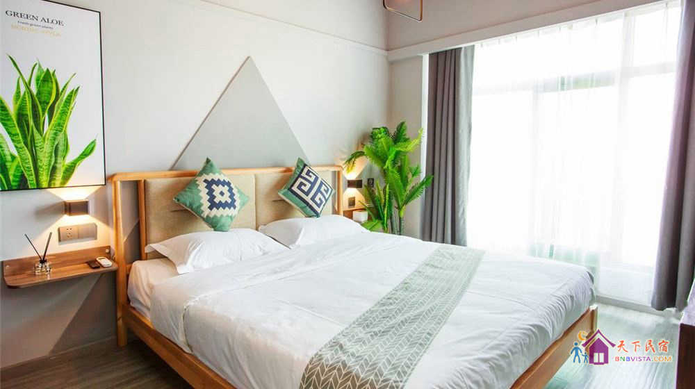 INS粉色江景大床房