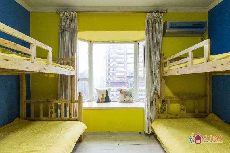 仰望星空男生八人间