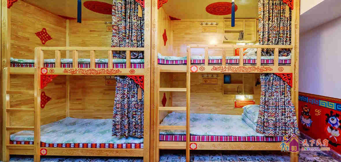 西藏风情男生超级VIP江景八人独立双卫浴间(床位)