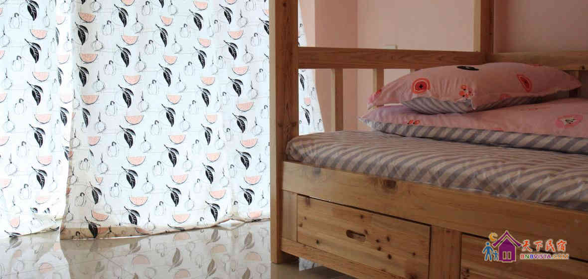 女生四人床位间