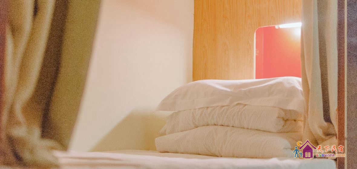 混住四人床位间