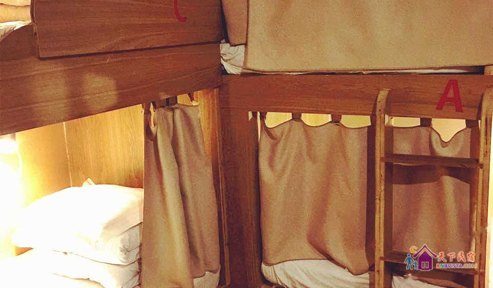 混住六人床位间