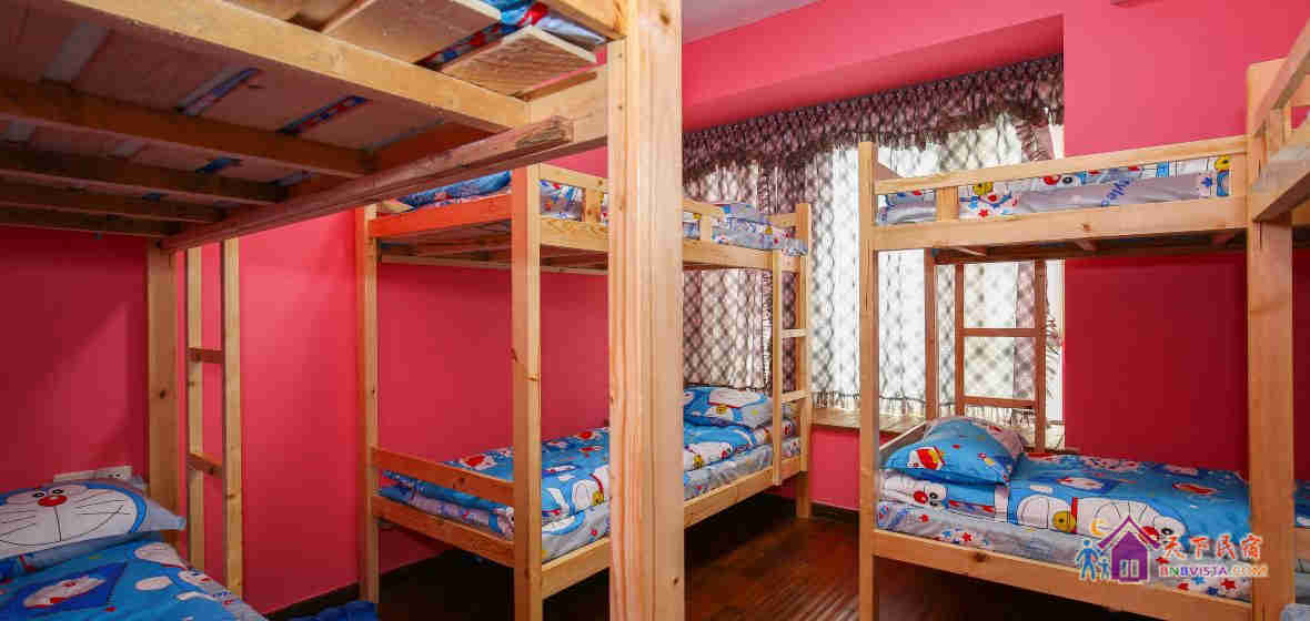 女生八人间床位房