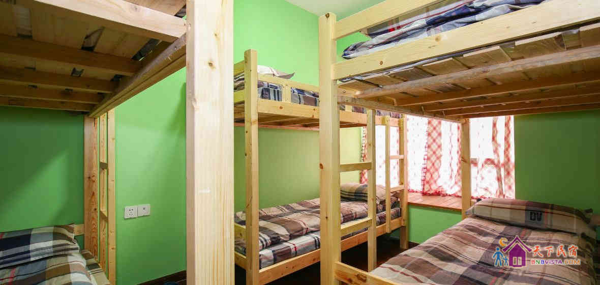 男生六人间床位房