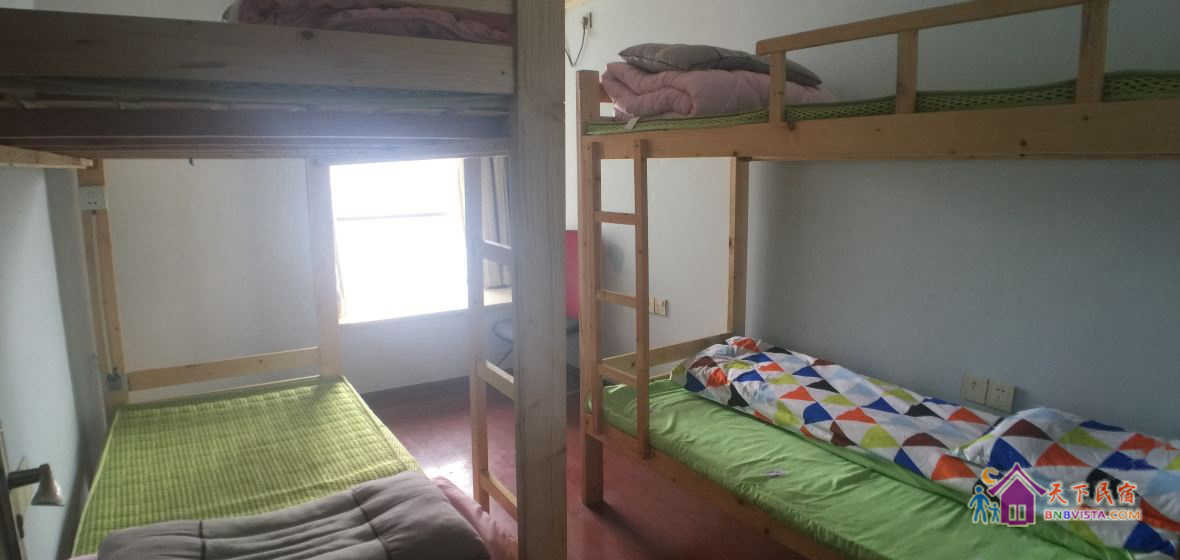 180度江景男生四人间床位