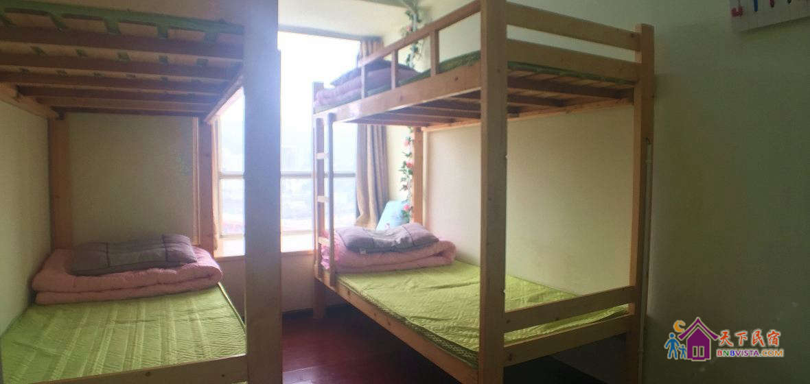 180度江景女生四人间床位