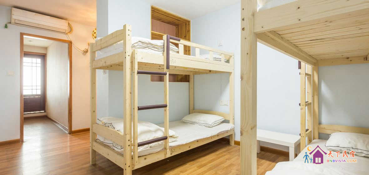 江畔何人初见月四人间