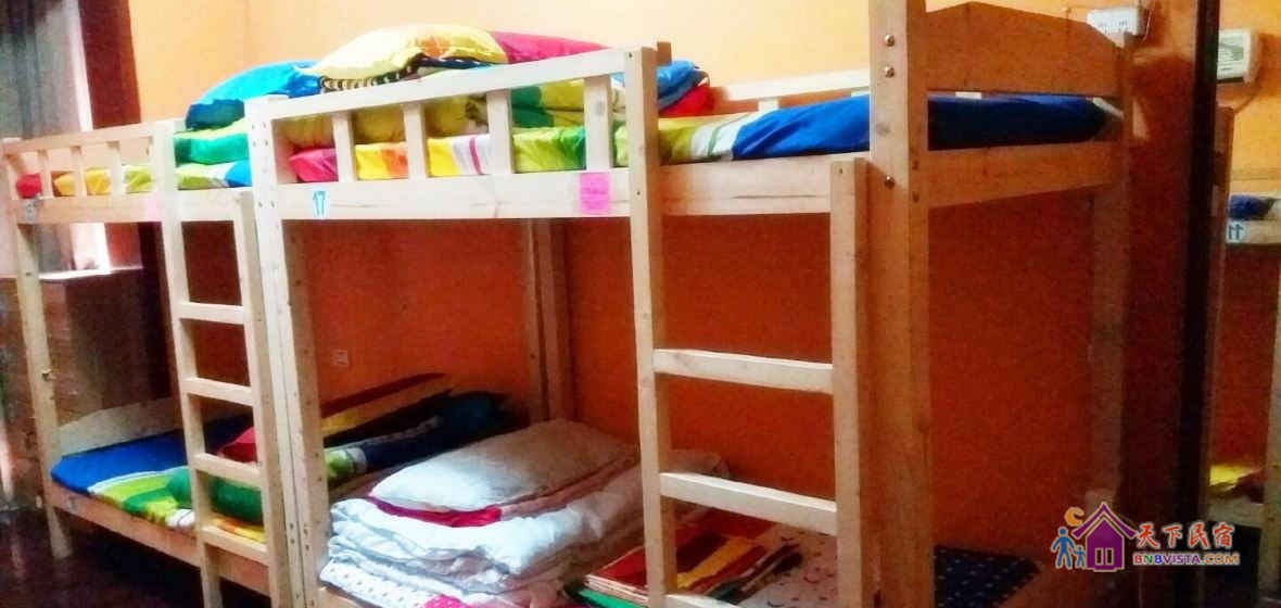 粉红女生八人间