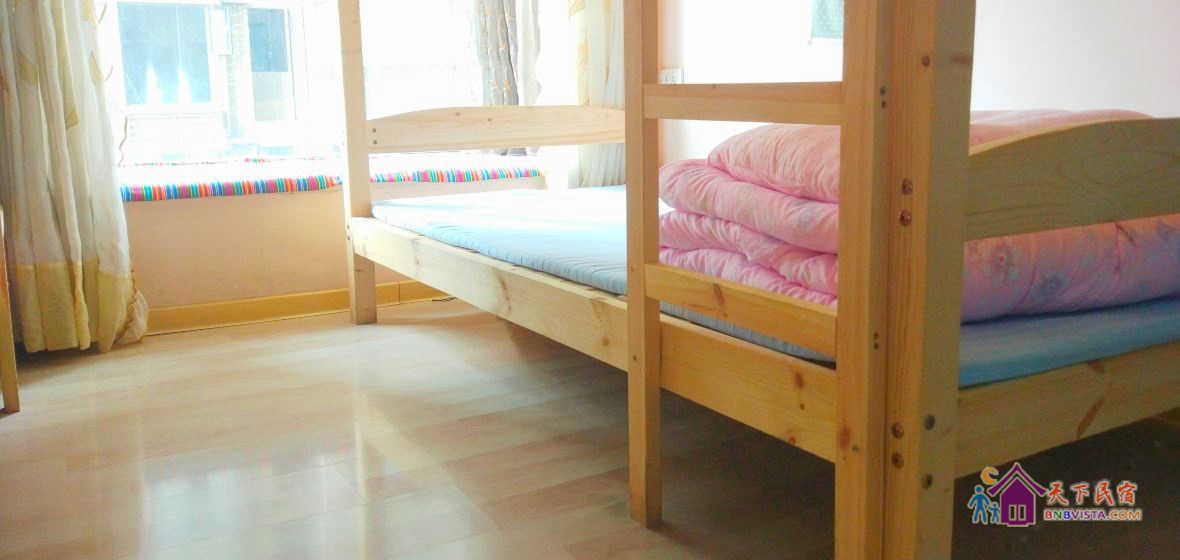 景观男生四人床位间(公共卫浴)