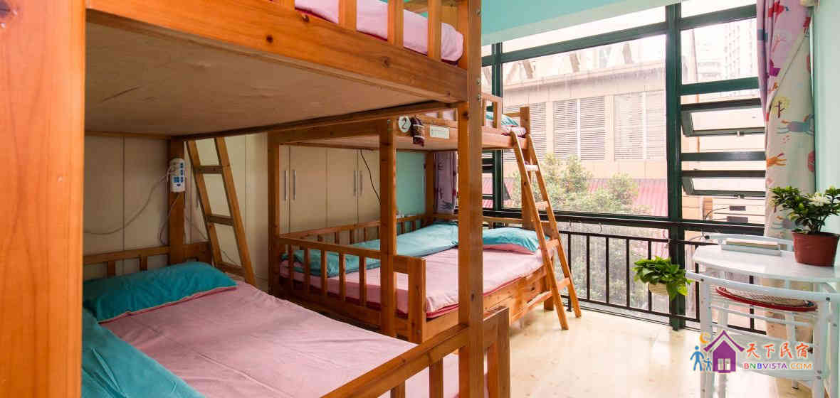 好闺蜜落地窗四人间床位房