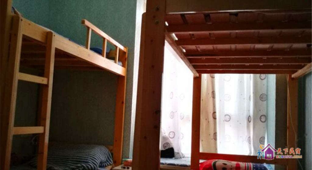 男生四人间床位