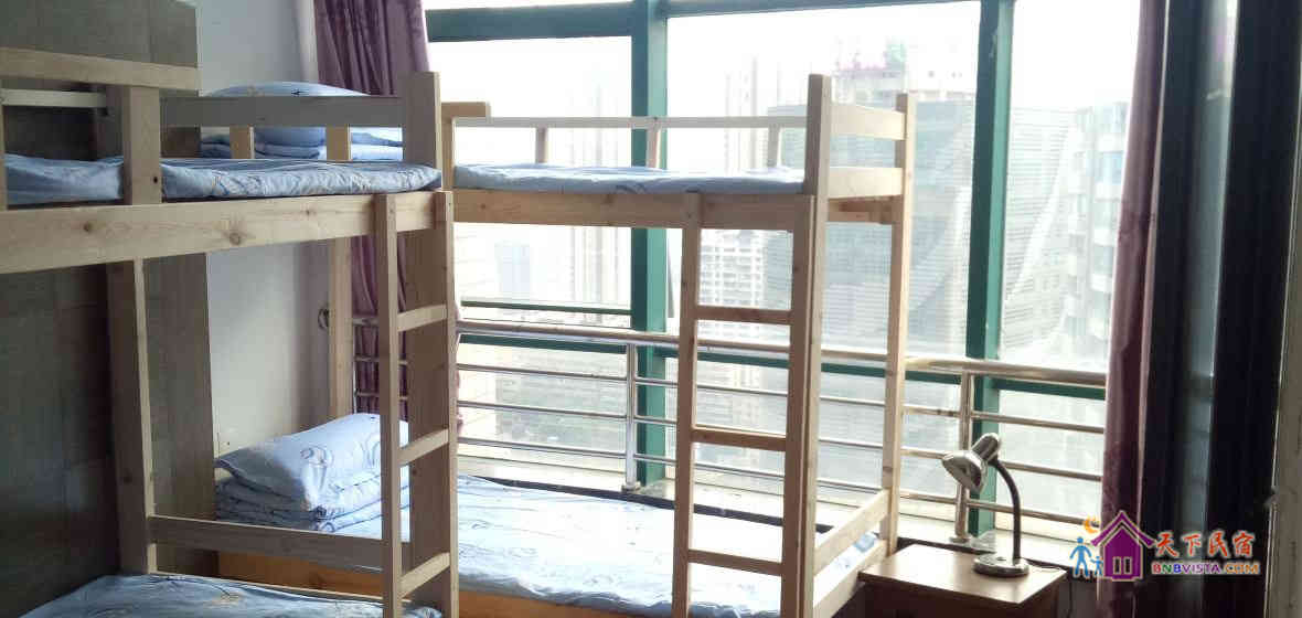 女生四人间床位房