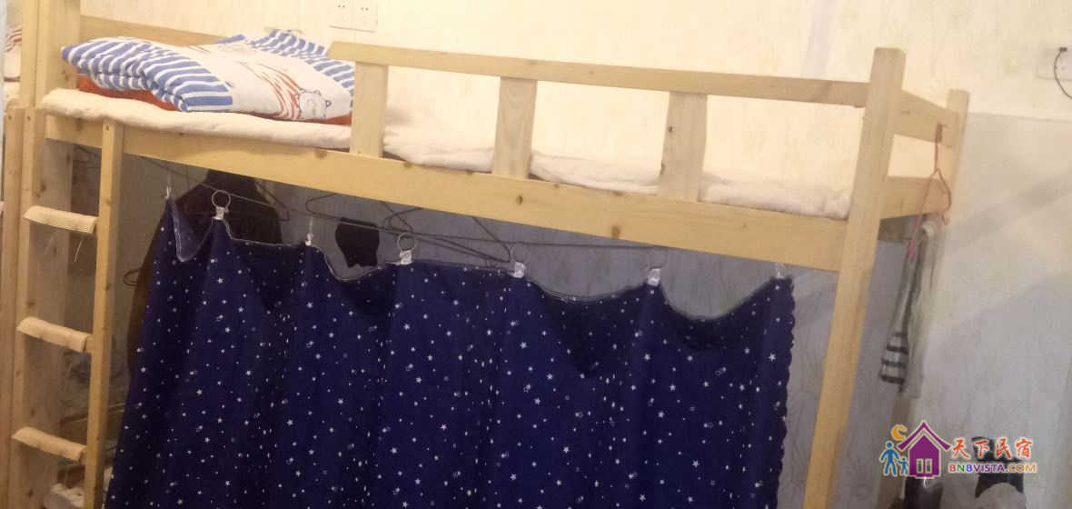 男生, 八人床位房