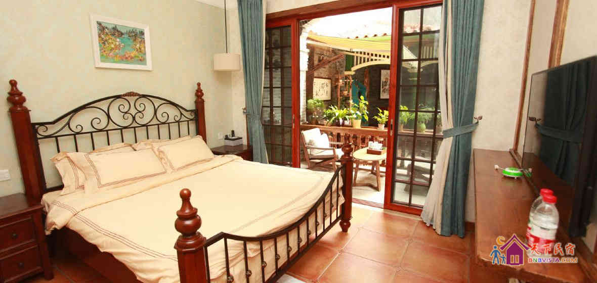 乙顺楼阳台大床房