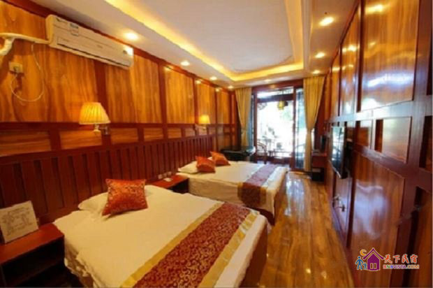 临街观景露台机麻豪华套间带电脑