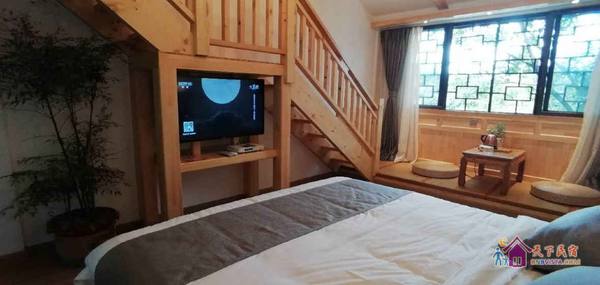 榻榻米阁楼亲子房