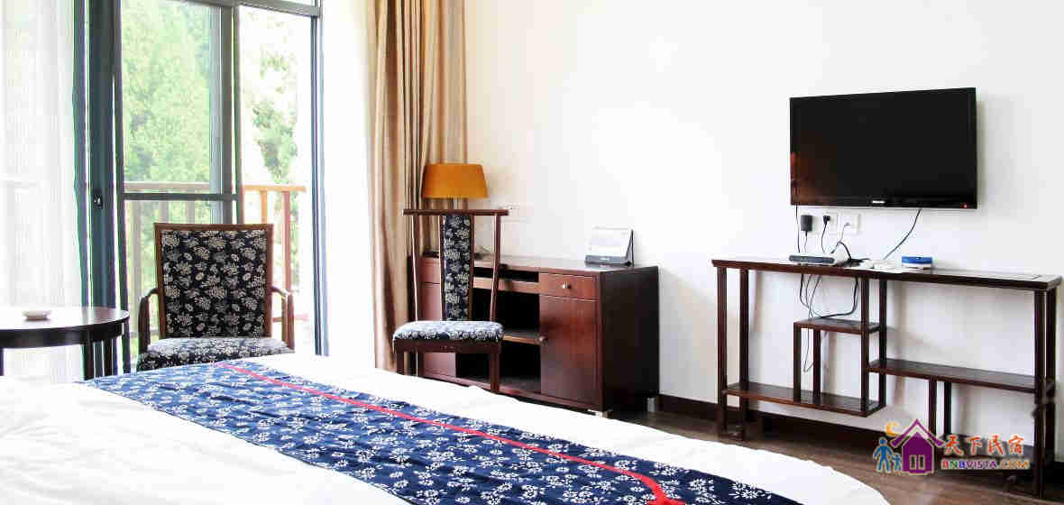 阳台湖景大床房