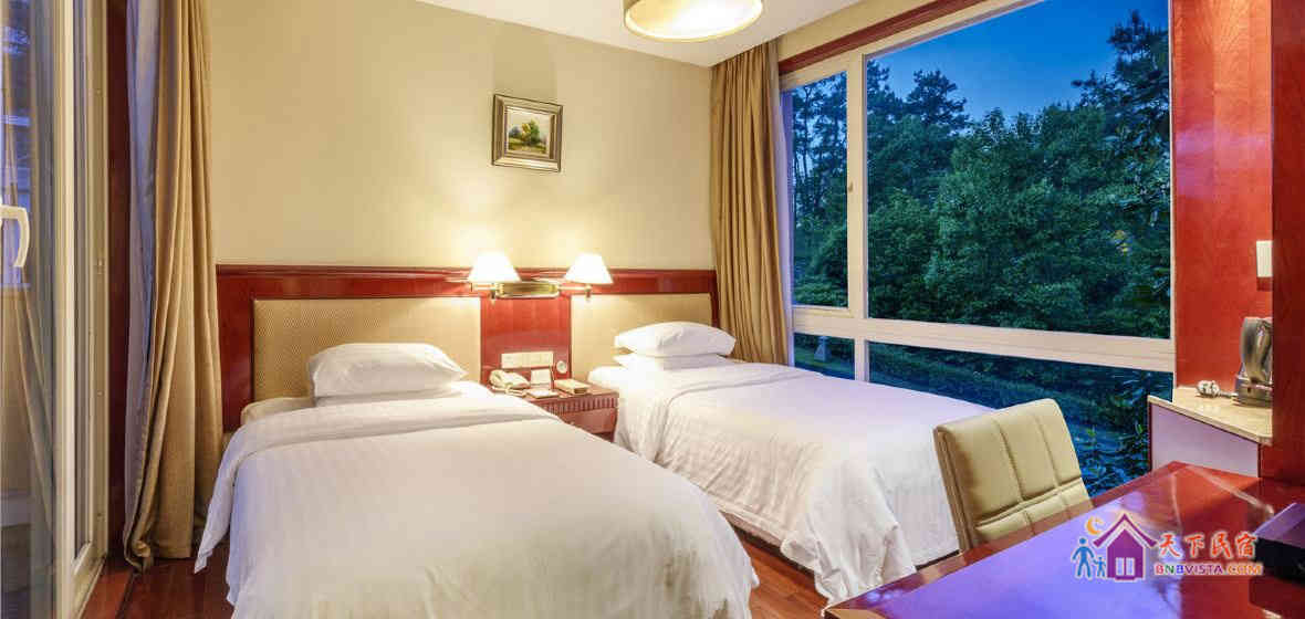 豪华园景七居别墅