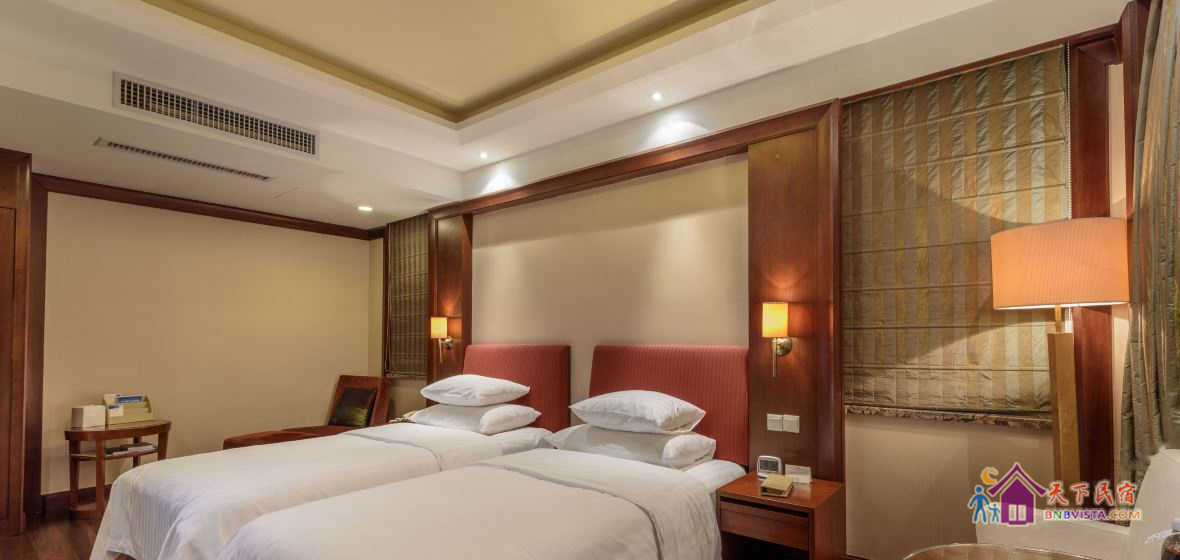 豪华湖景别墅双床房