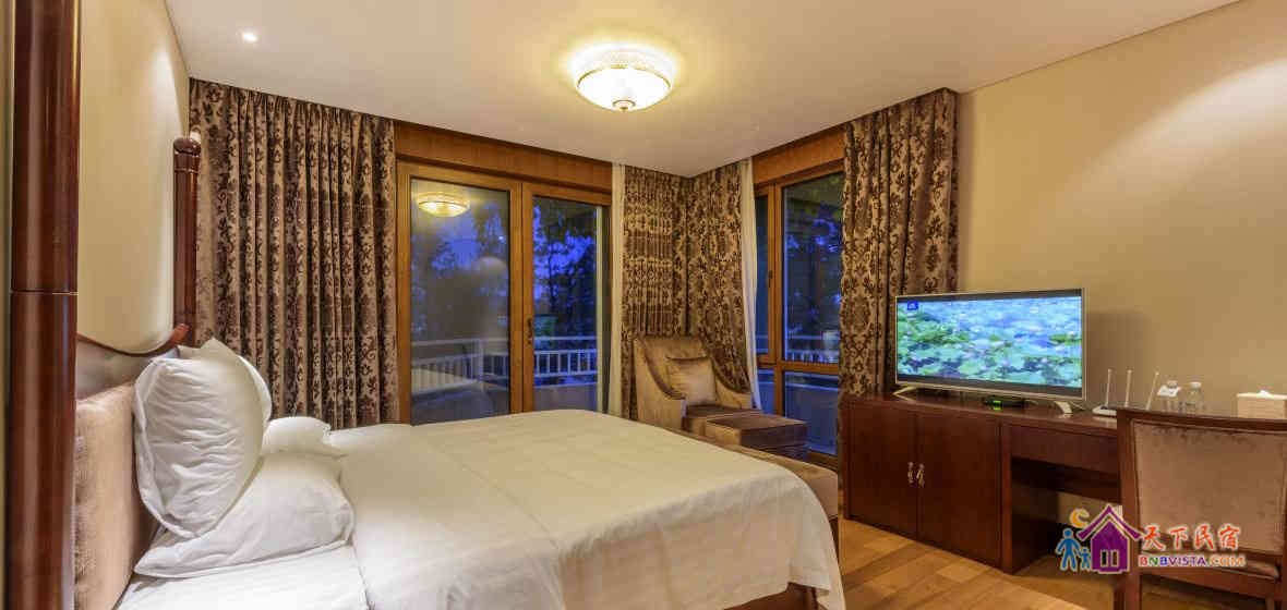 豪华园景四居别墅