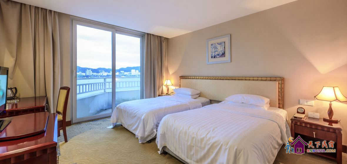 景观湖景别墅双床房