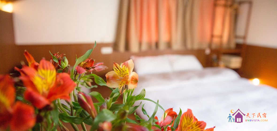 阳光花园榻榻米大床房